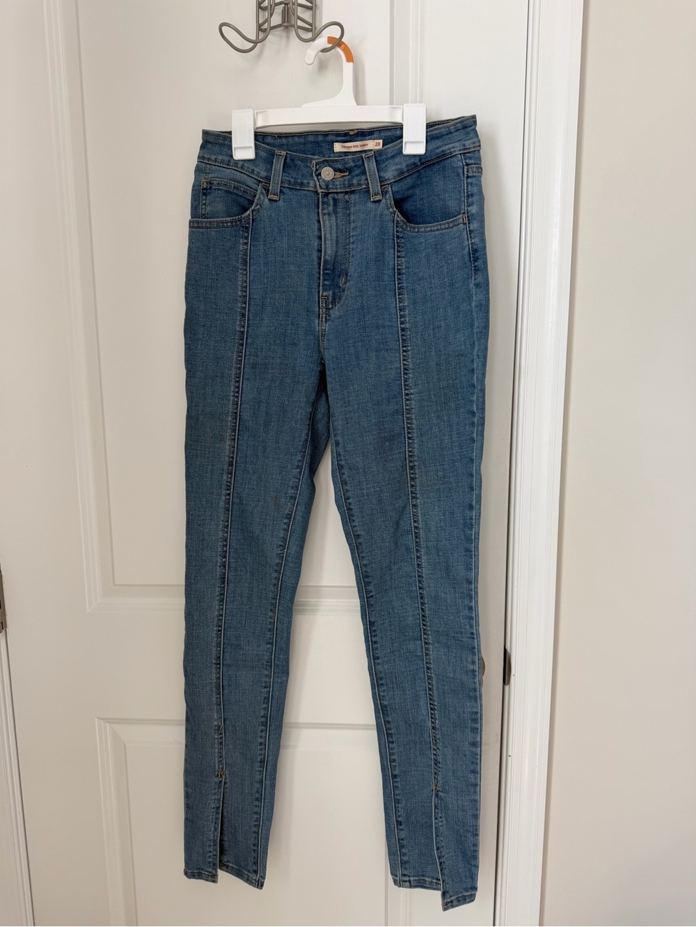 Levi's Mid Blue Seam-Front Skinny Jeans